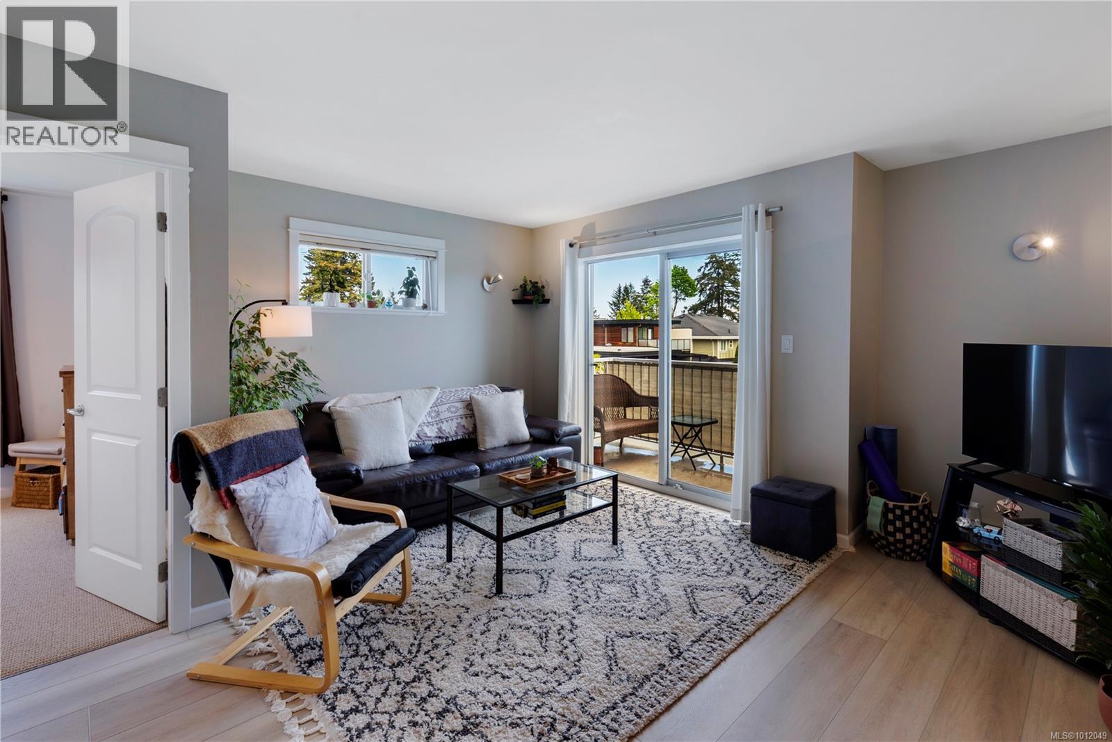 Photo 4 of 4994 La Quinta Pl, Saanich BC