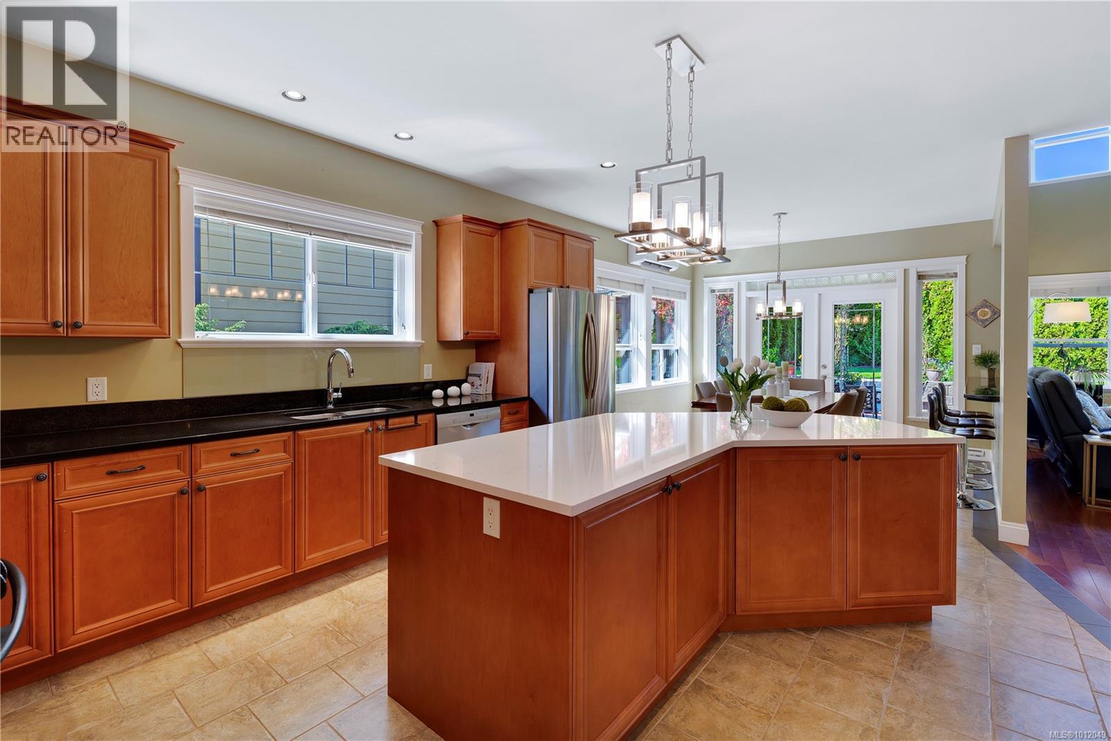 Photo 9 of 4994 La Quinta Pl, Saanich BC