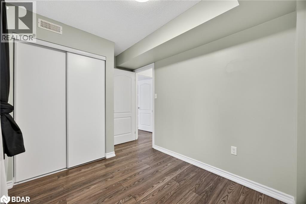 Photo 21 of 49 Ferndale Drive S Unit 8, Barrie ON
