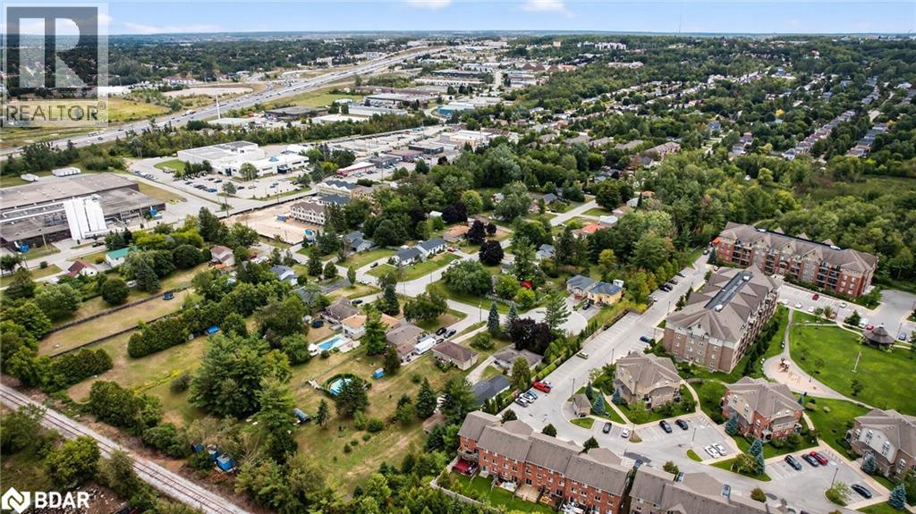 Photo 35 of 49 Ferndale Drive S Unit 8, Barrie ON
