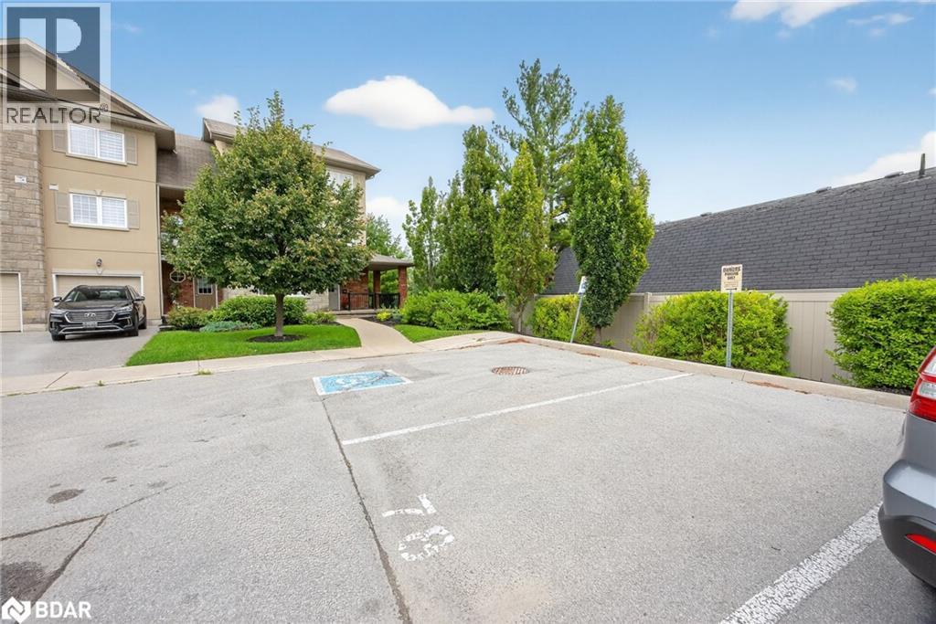 Photo 8 of 49 Ferndale Drive S Unit 8, Barrie ON