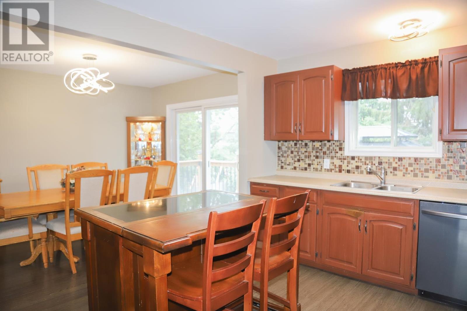 Photo 16 of 19 Sutton Pl, Sault Ste Marie ON