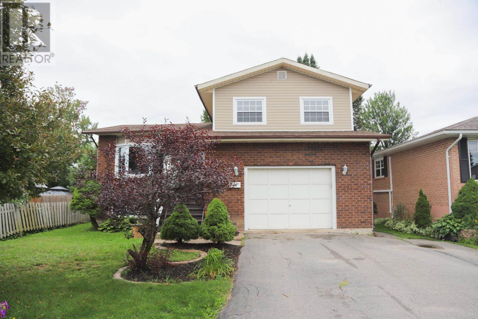 Photo 4 of 19 Sutton Pl, Sault Ste Marie ON