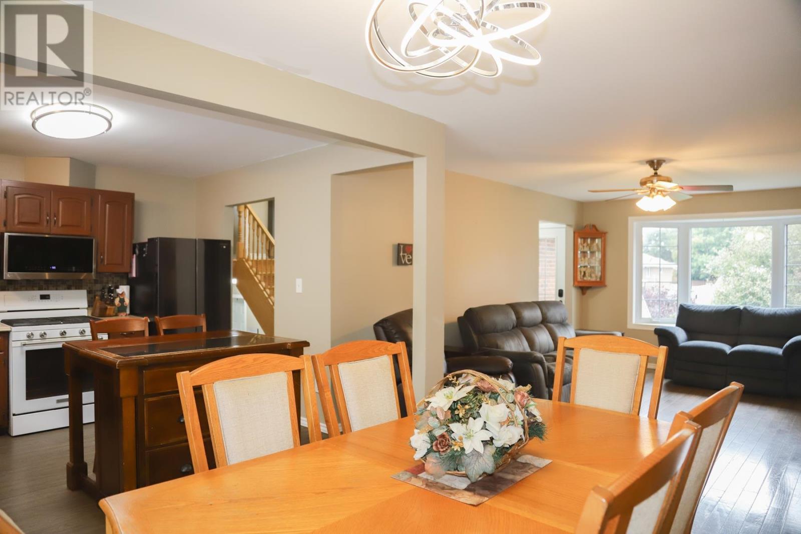 Photo 1 of 19 Sutton Pl, Sault Ste Marie ON
