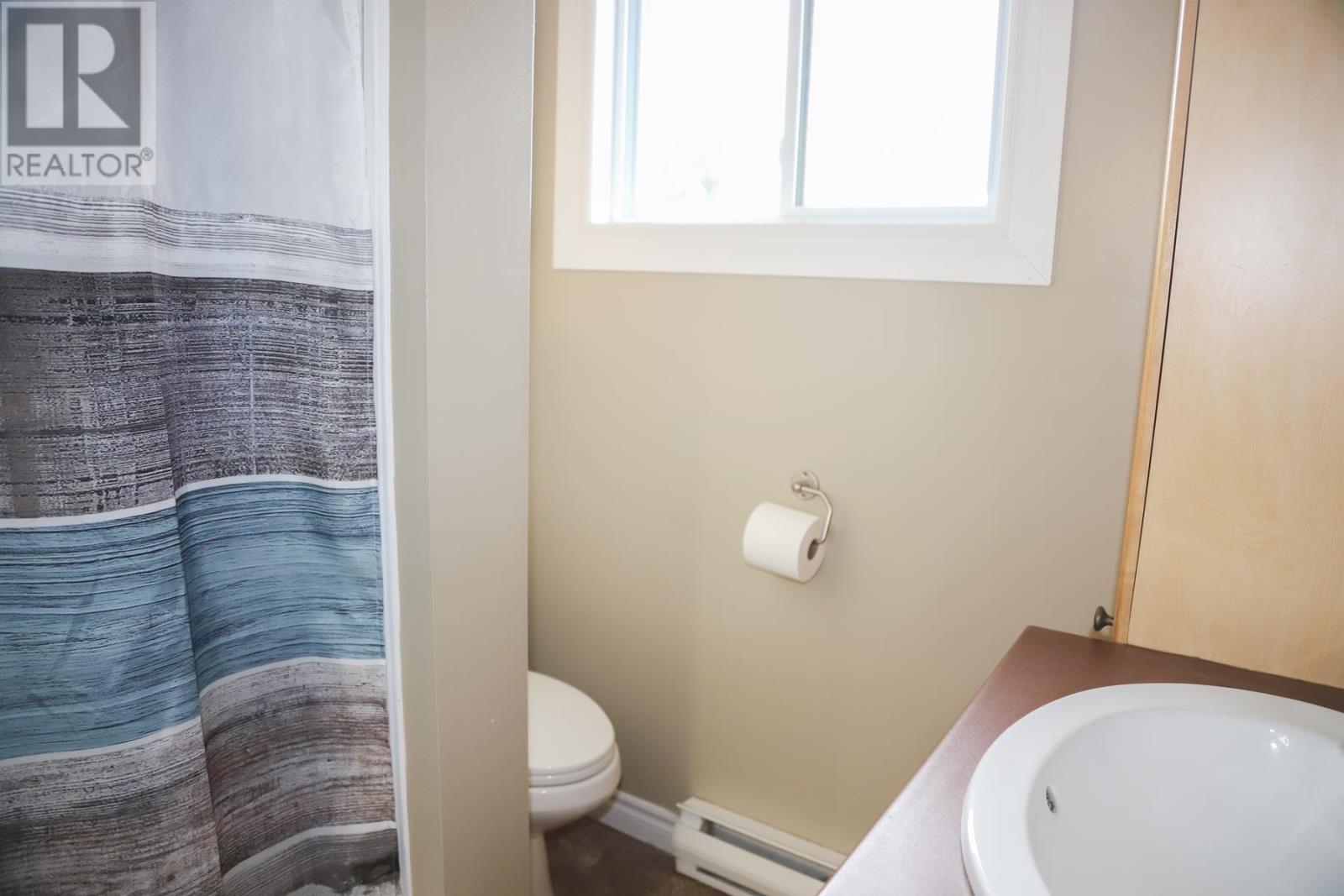 Photo 30 of 19 Sutton Pl, Sault Ste Marie ON