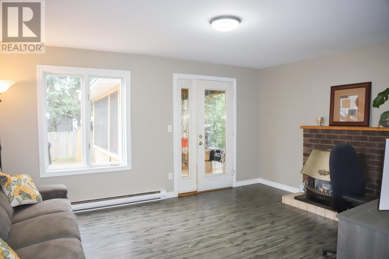 Photo 10 of 19 Sutton Pl, Sault Ste Marie ON