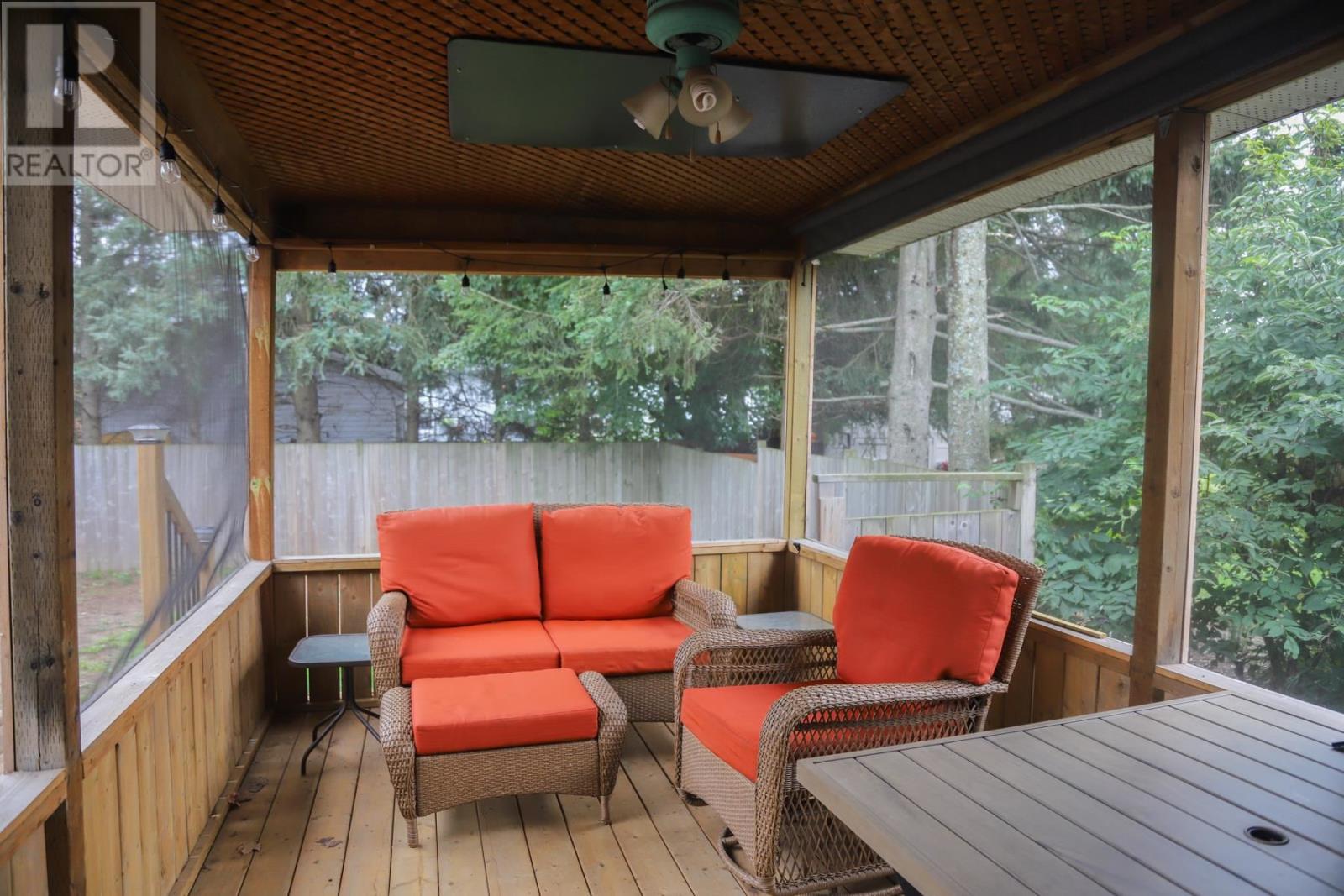 Photo 13 of 19 Sutton Pl, Sault Ste Marie ON