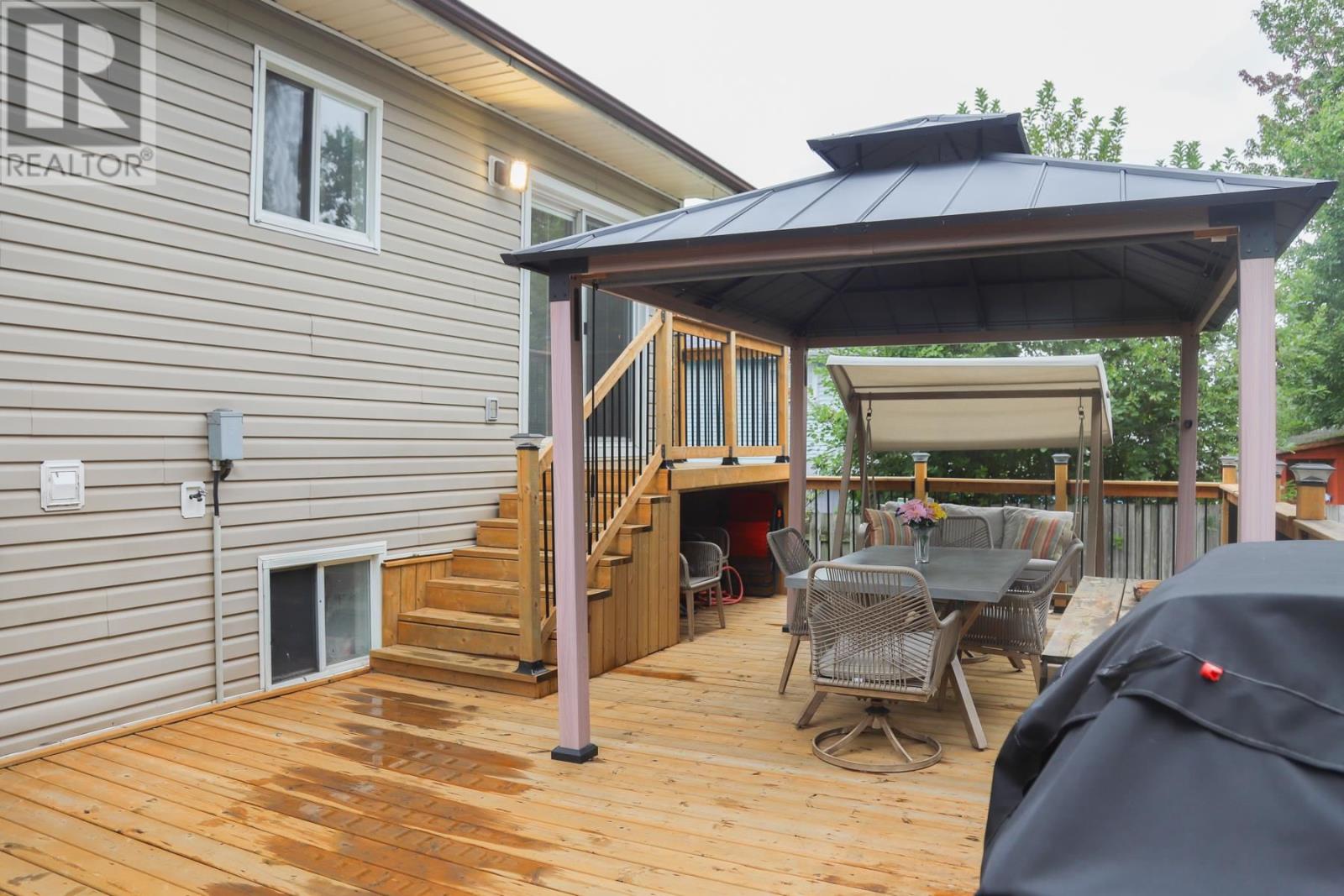 Photo 37 of 19 Sutton Pl, Sault Ste Marie ON