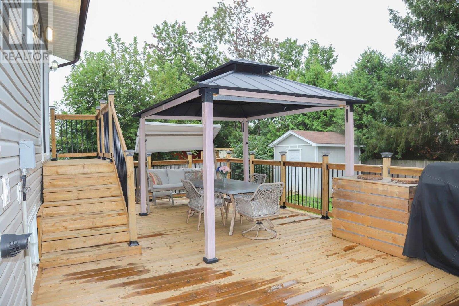 Photo 17 of 19 Sutton Pl, Sault Ste Marie ON