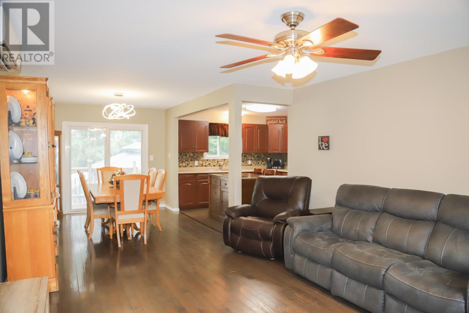 Photo 7 of 19 Sutton Pl, Sault Ste Marie ON