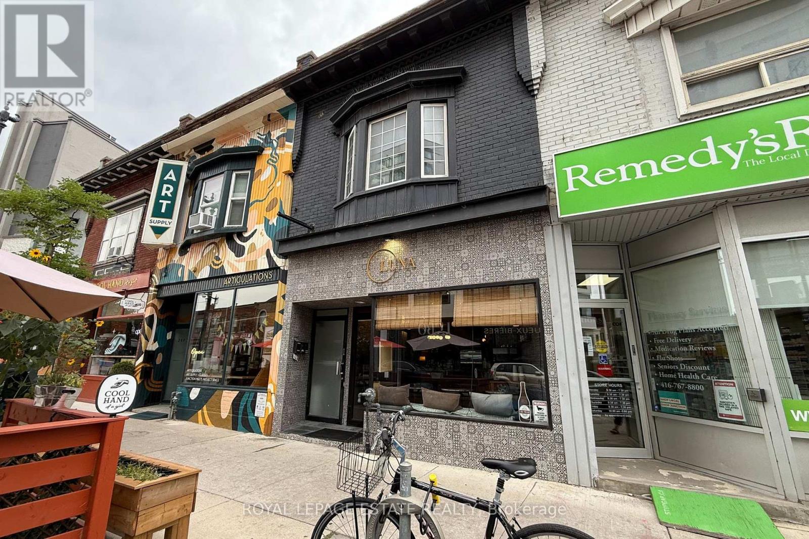 Photo 4 of 2800 Dundas Street W, Toronto ON