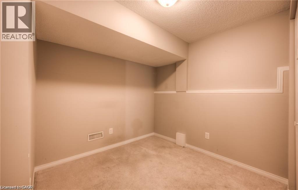 Photo 3 of 8 Melran Drive, Cambridge ON