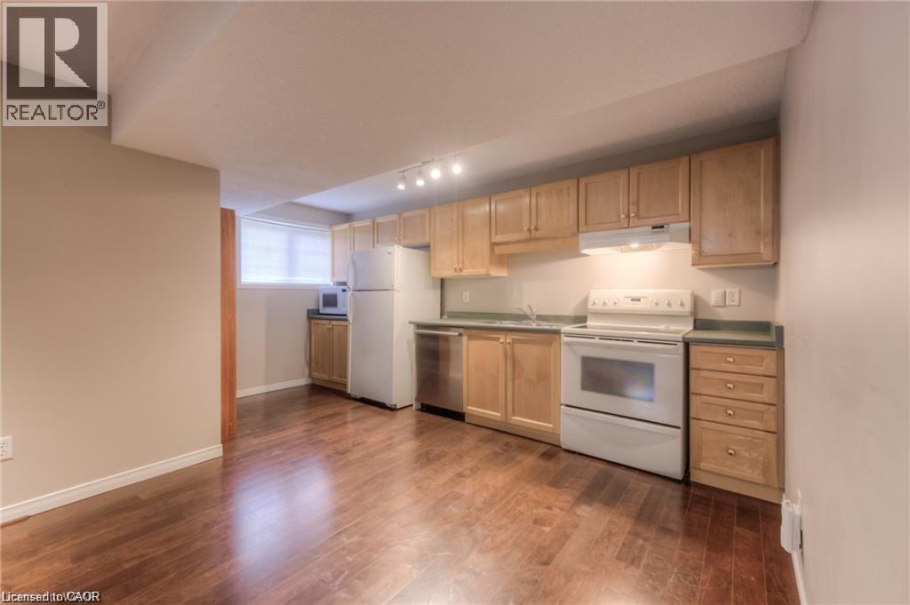 Photo 16 of 8 Melran Drive, Cambridge ON