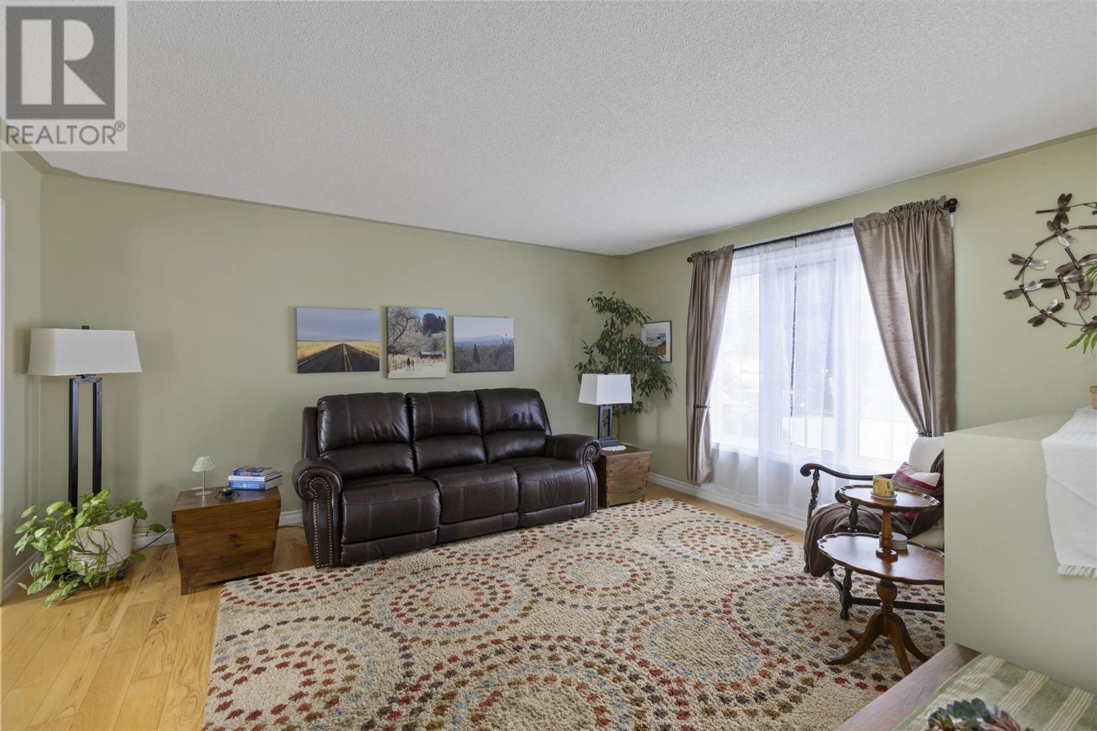 Photo 17 of 71 East Champagne Dr, Sault Ste Marie ON