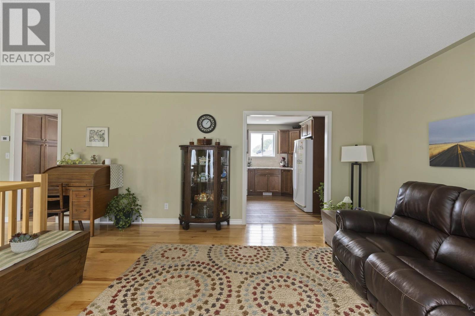 Photo 19 of 71 East Champagne Dr, Sault Ste Marie ON