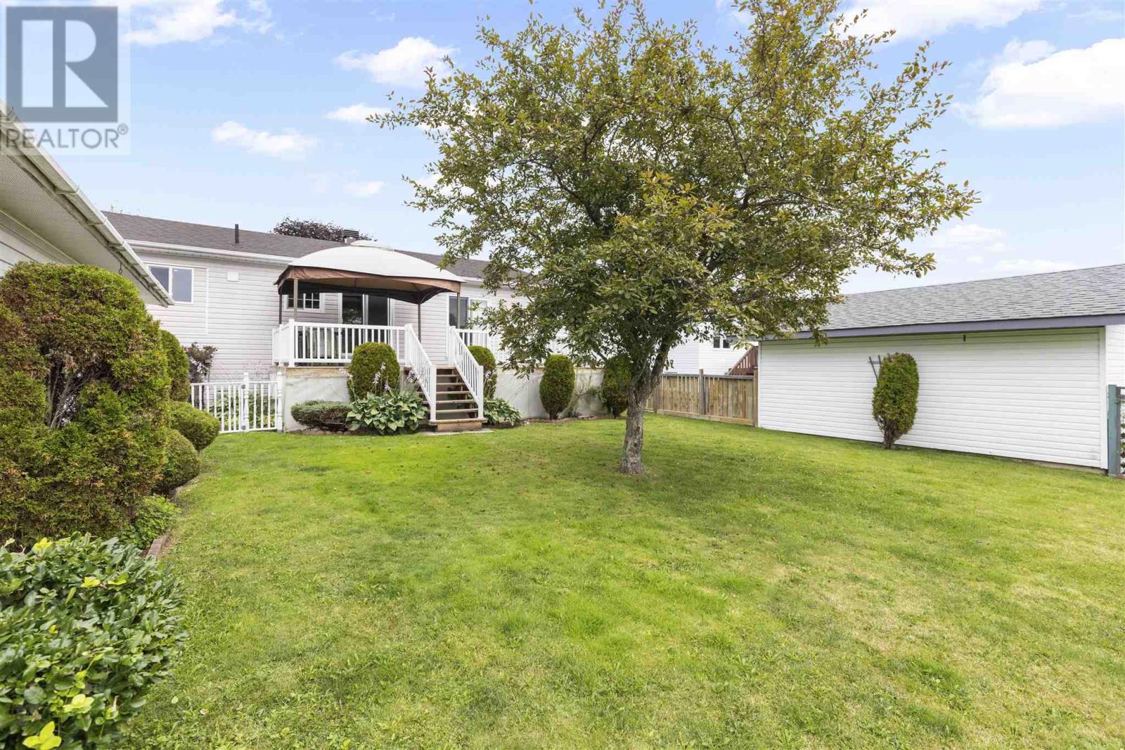Photo 11 of 71 East Champagne Dr, Sault Ste Marie ON