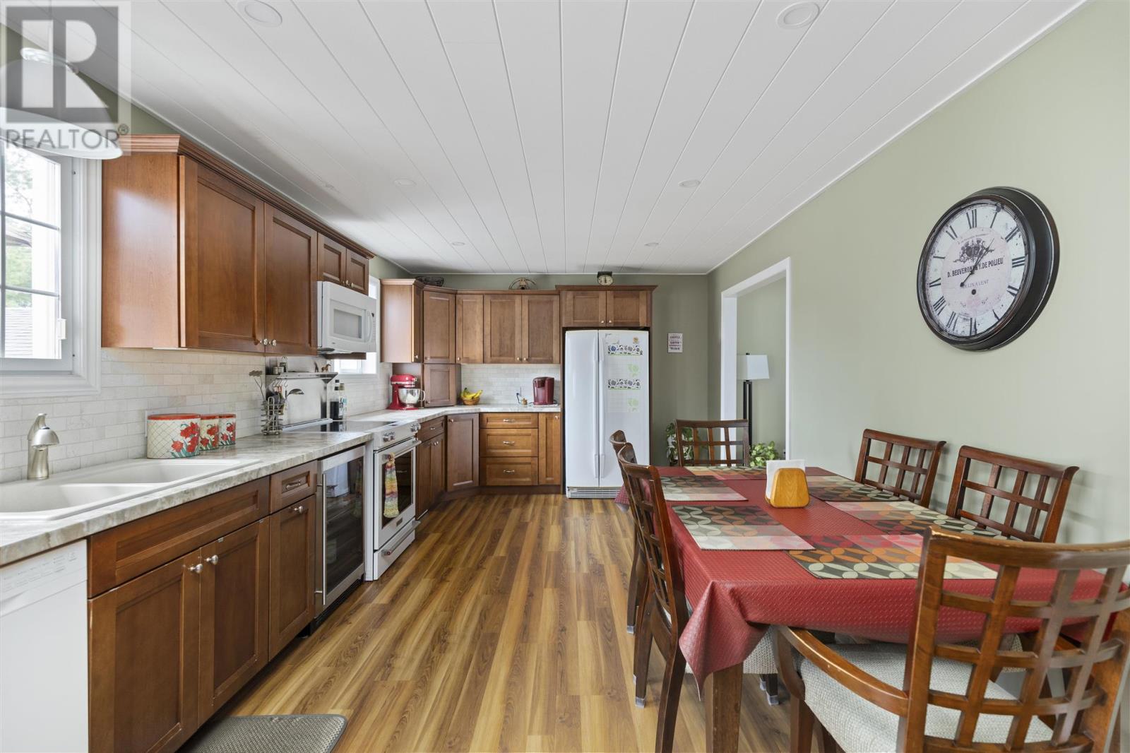Photo 24 of 71 East Champagne Dr, Sault Ste Marie ON