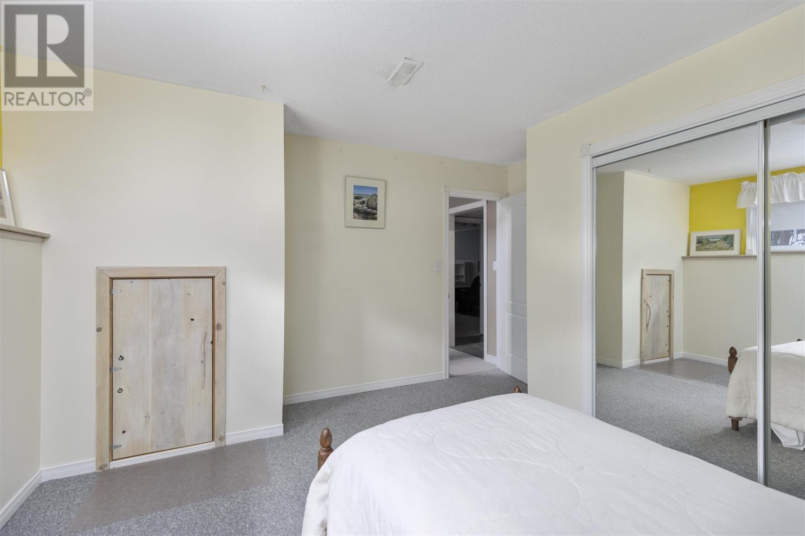 Photo 37 of 71 East Champagne Dr, Sault Ste Marie ON