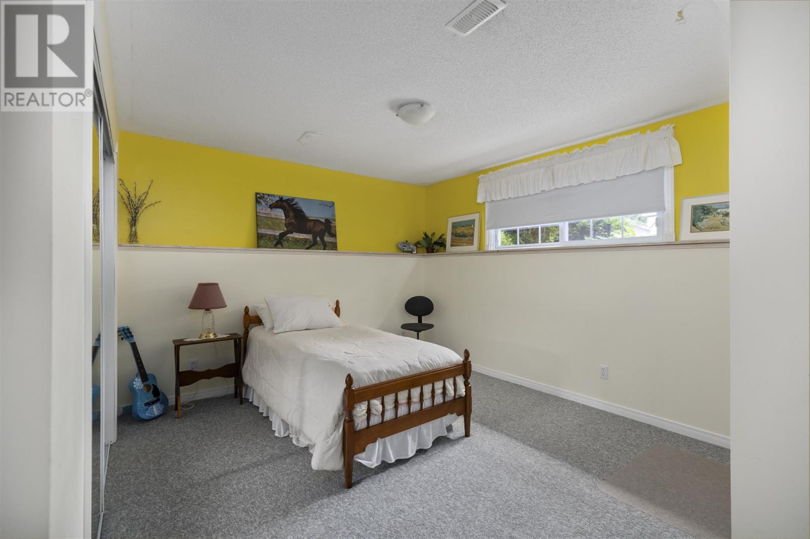 Photo 35 of 71 East Champagne Dr, Sault Ste Marie ON