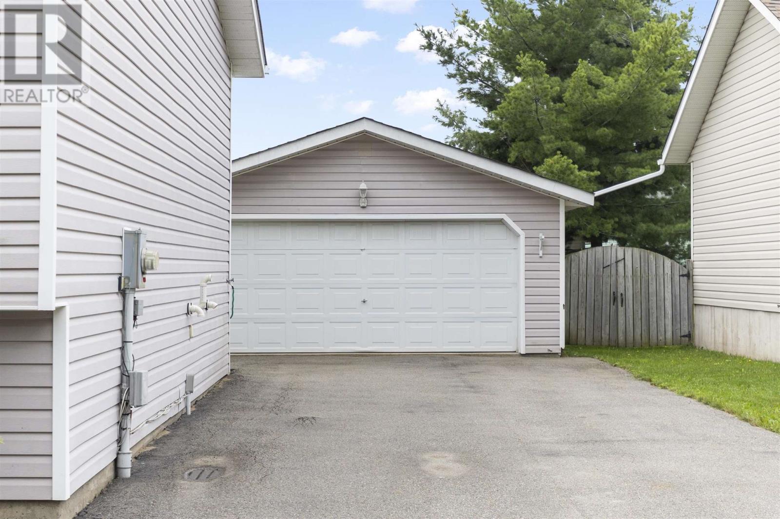 Photo 4 of 71 East Champagne Dr, Sault Ste Marie ON