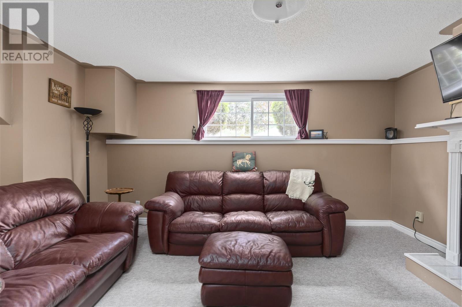 Photo 40 of 71 East Champagne Dr, Sault Ste Marie ON