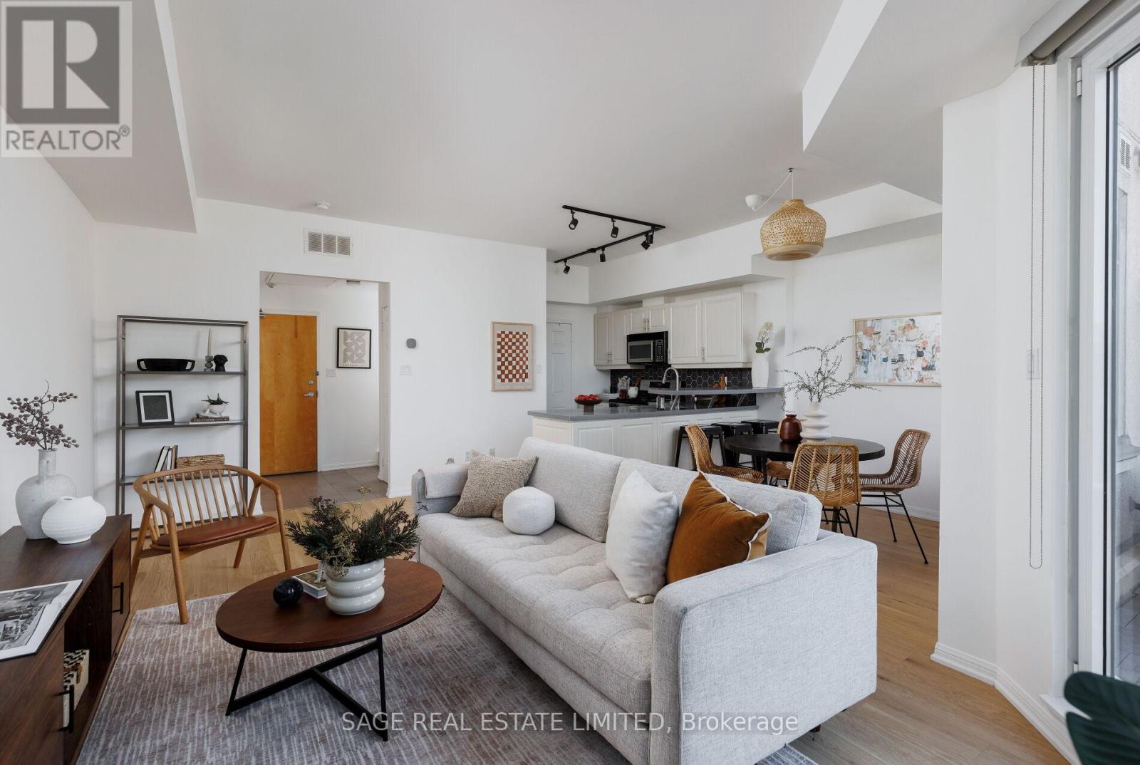 Photo 2 of 615 550 Front Street W, Toronto ON