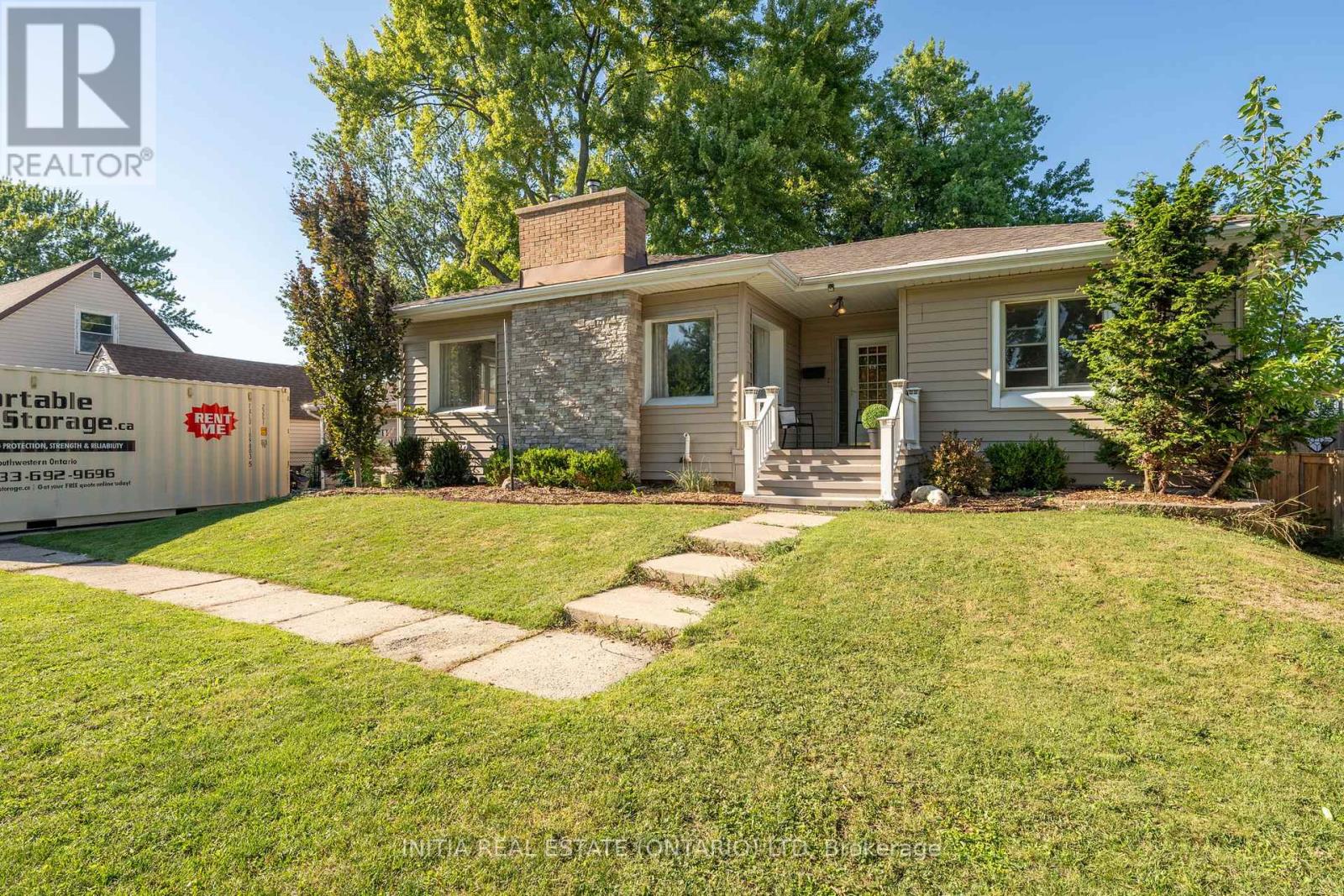 Photo 32 of 730 Talfourd Street, Sarnia ON