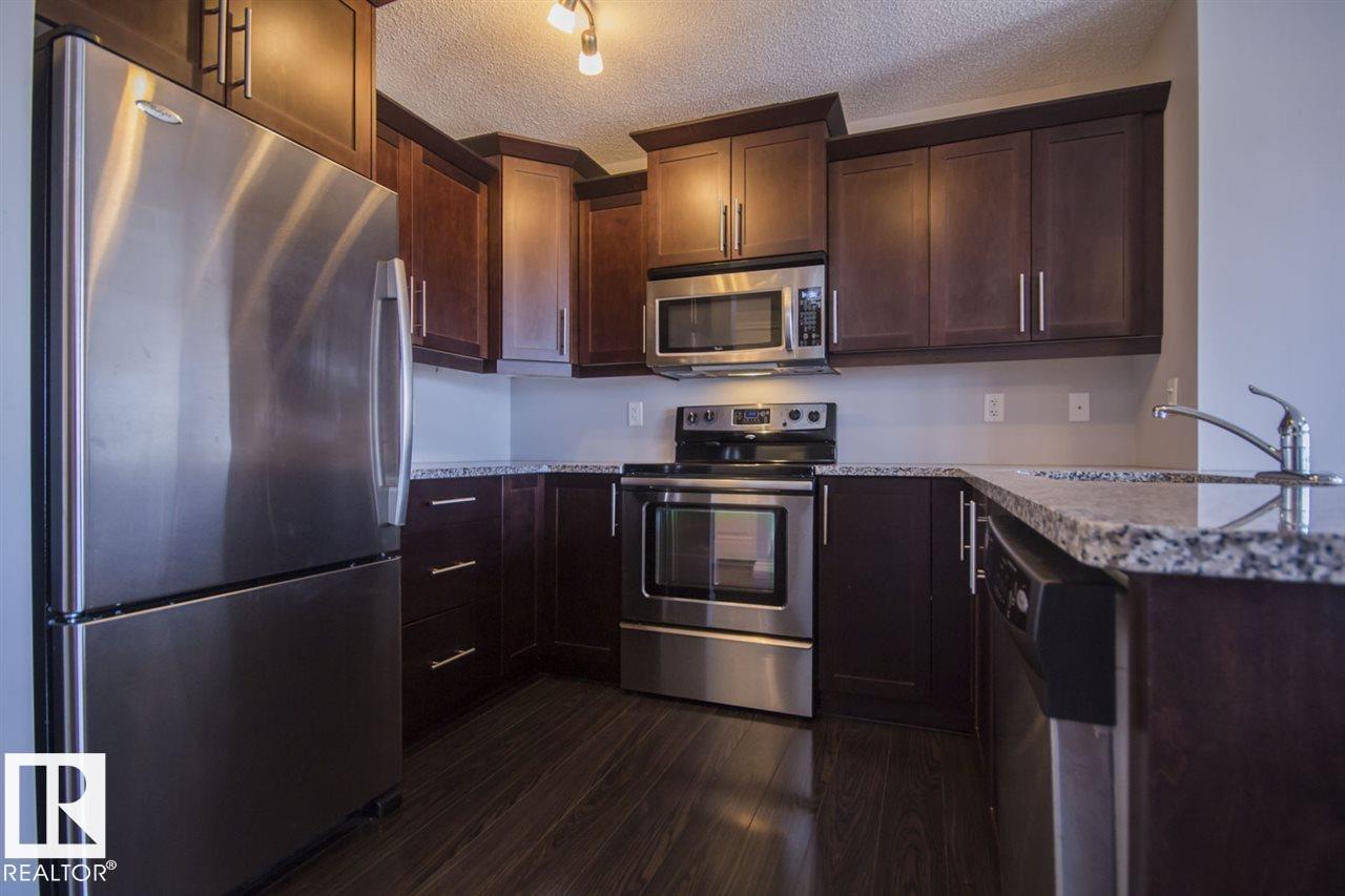 Photo 5 of 1911 28 St Nw, Edmonton AB