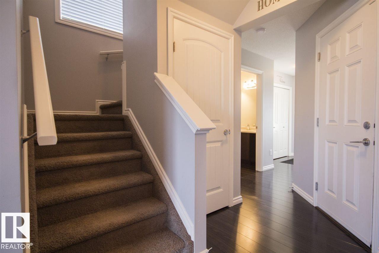 Photo 2 of 1911 28 St Nw, Edmonton AB
