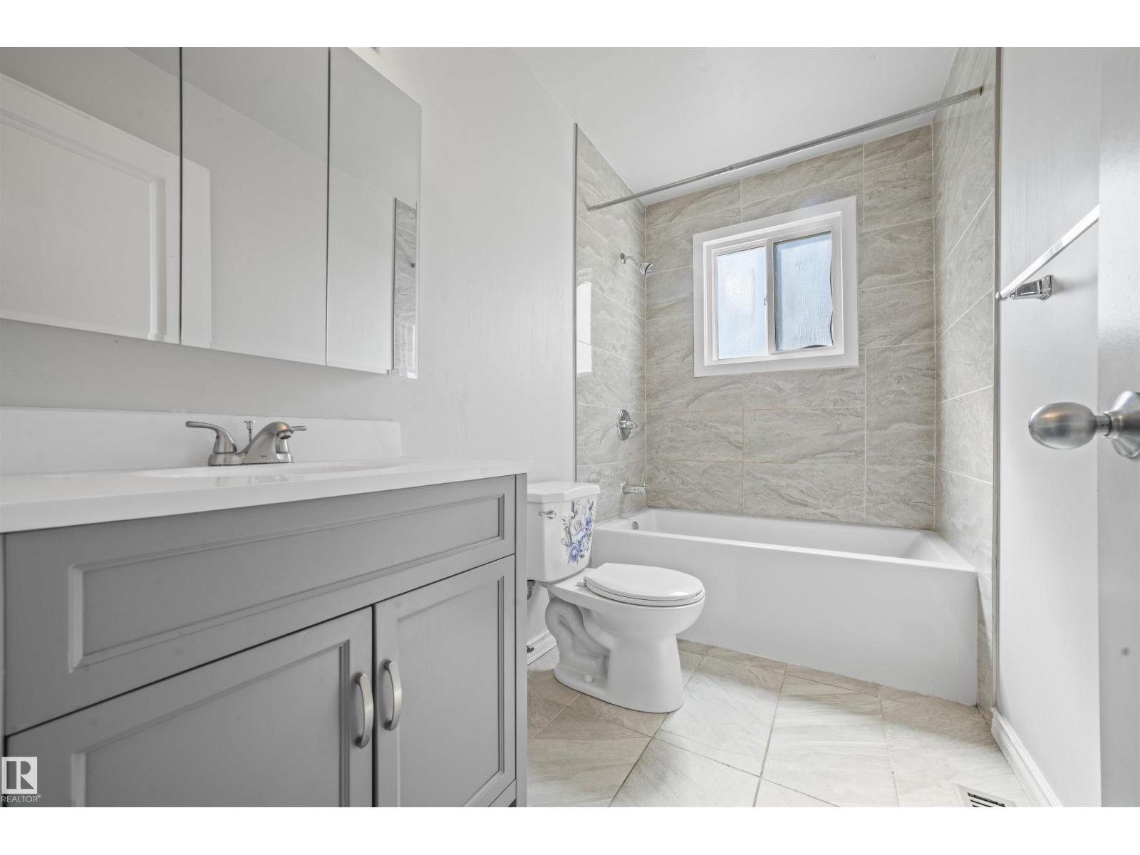 Photo 4 of 255 Lancaster Tc Nw, Edmonton AB
