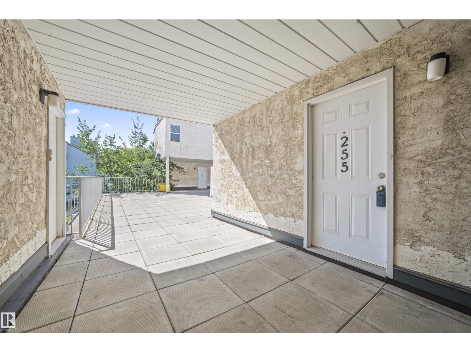 Photo 8 of 255 Lancaster Tc Nw, Edmonton AB