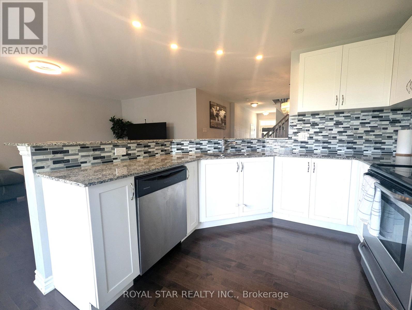 Photo 13 of 767 Maloja Way, Ottawa ON
