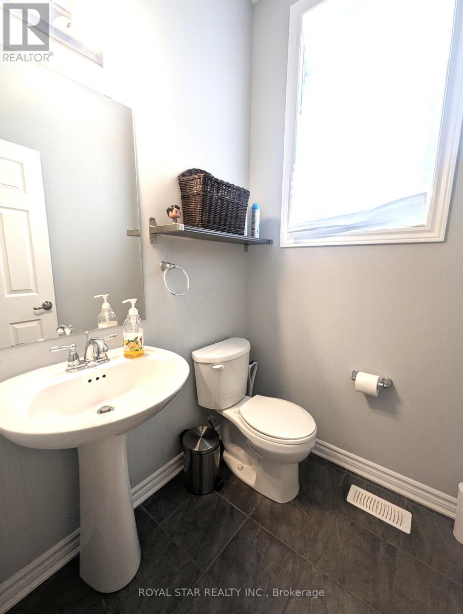 Photo 16 of 767 Maloja Way, Ottawa ON