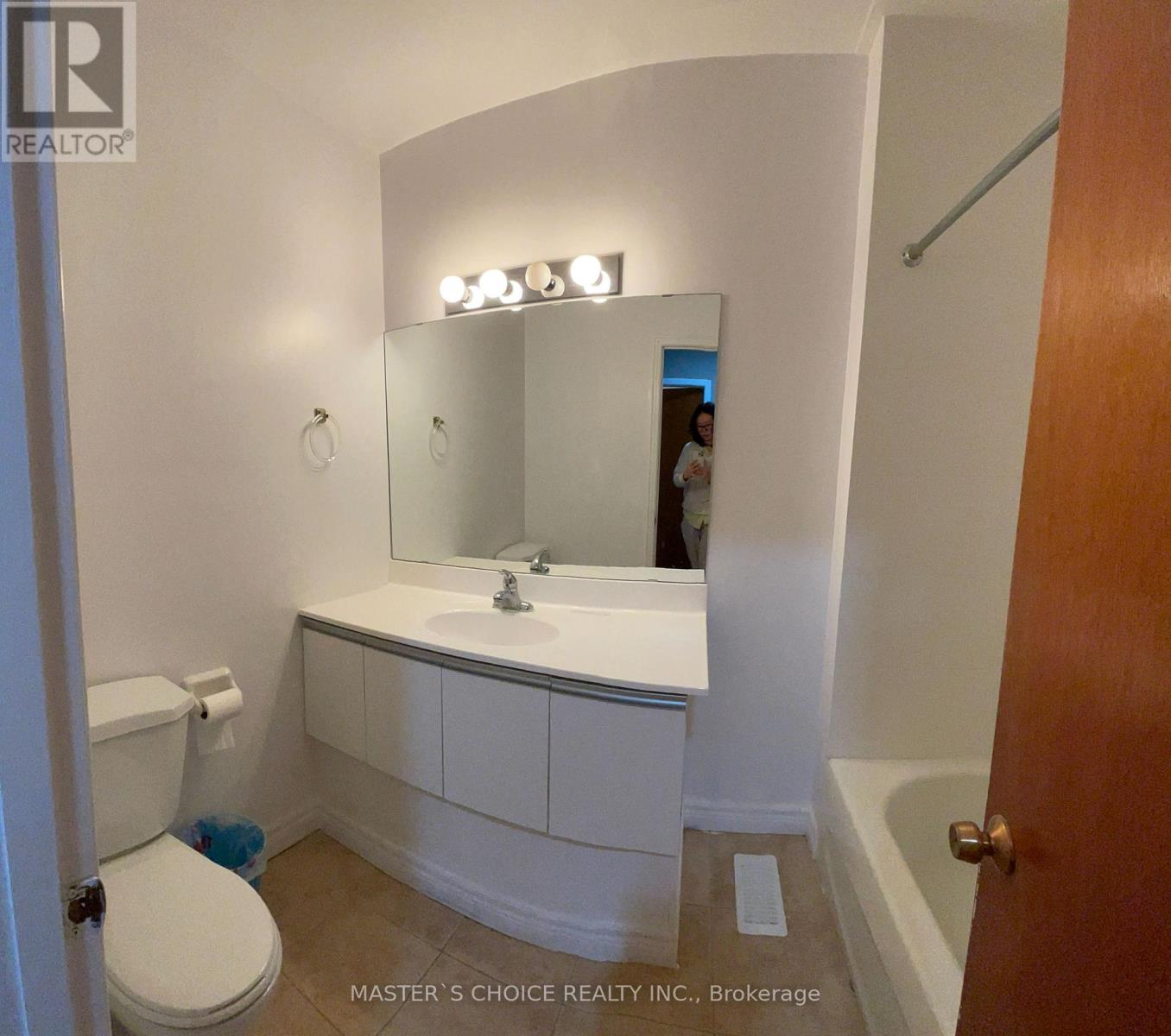 Photo 12 of 166 Roywood Drive, Toronto ON