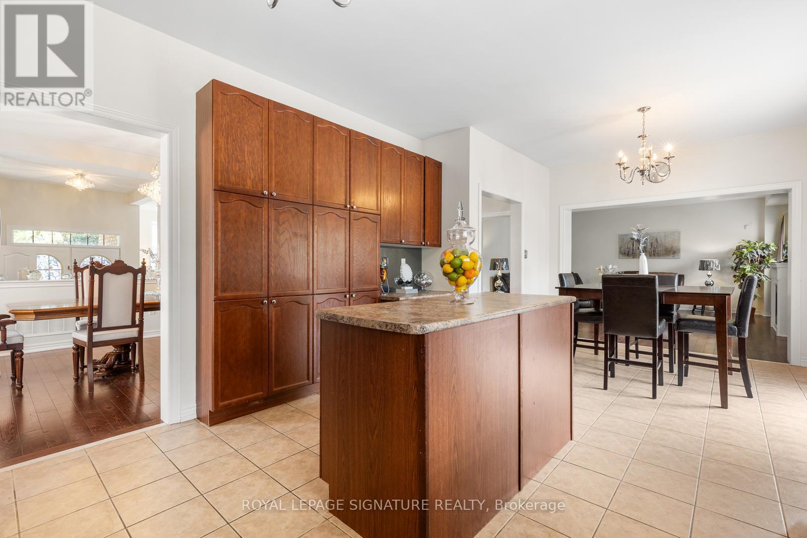Photo 2 of 10 Goodhart Crescent, Ajax ON