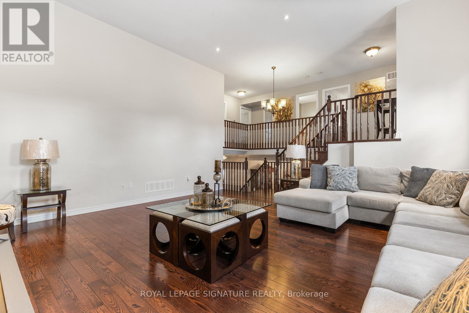 Photo 8 of 10 Goodhart Crescent, Ajax ON