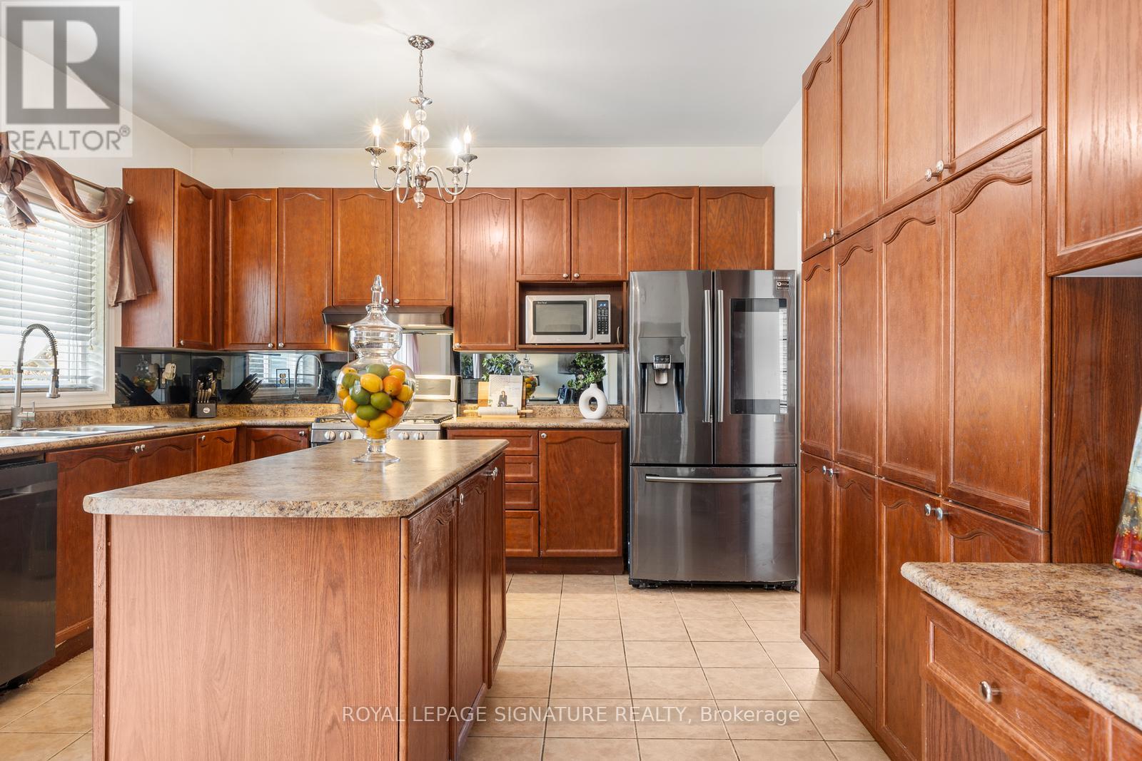 Photo 3 of 10 Goodhart Crescent, Ajax ON