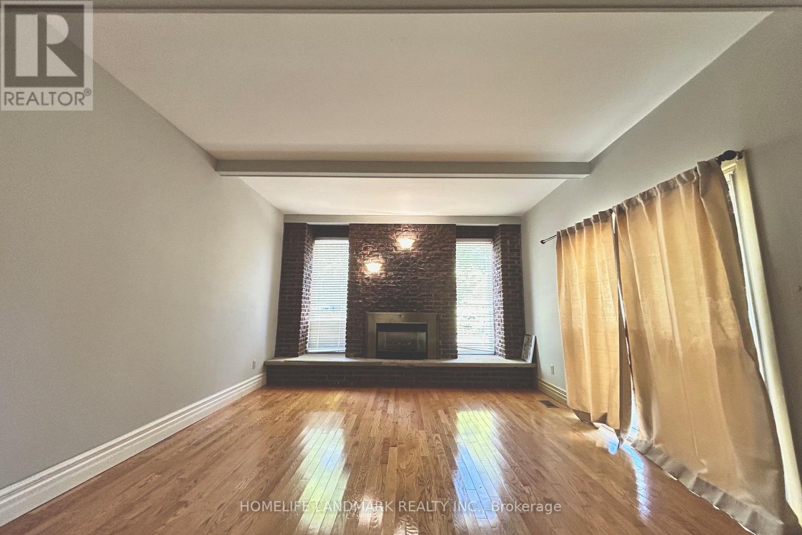 Photo 12 of 111 Drakefield Road, Markham ON