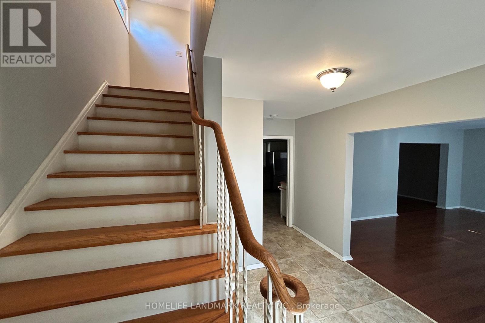 Photo 15 of 111 Drakefield Road, Markham ON