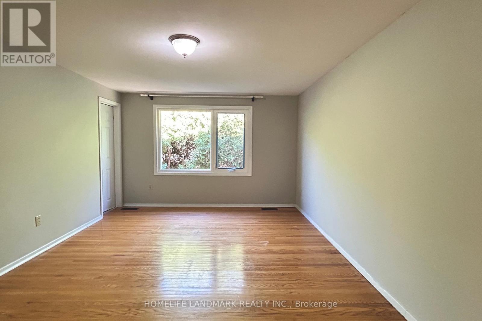 Photo 7 of 111 Drakefield Road, Markham ON