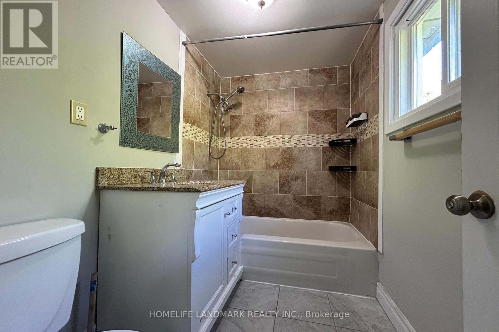 Photo 20 of 111 Drakefield Road, Markham ON