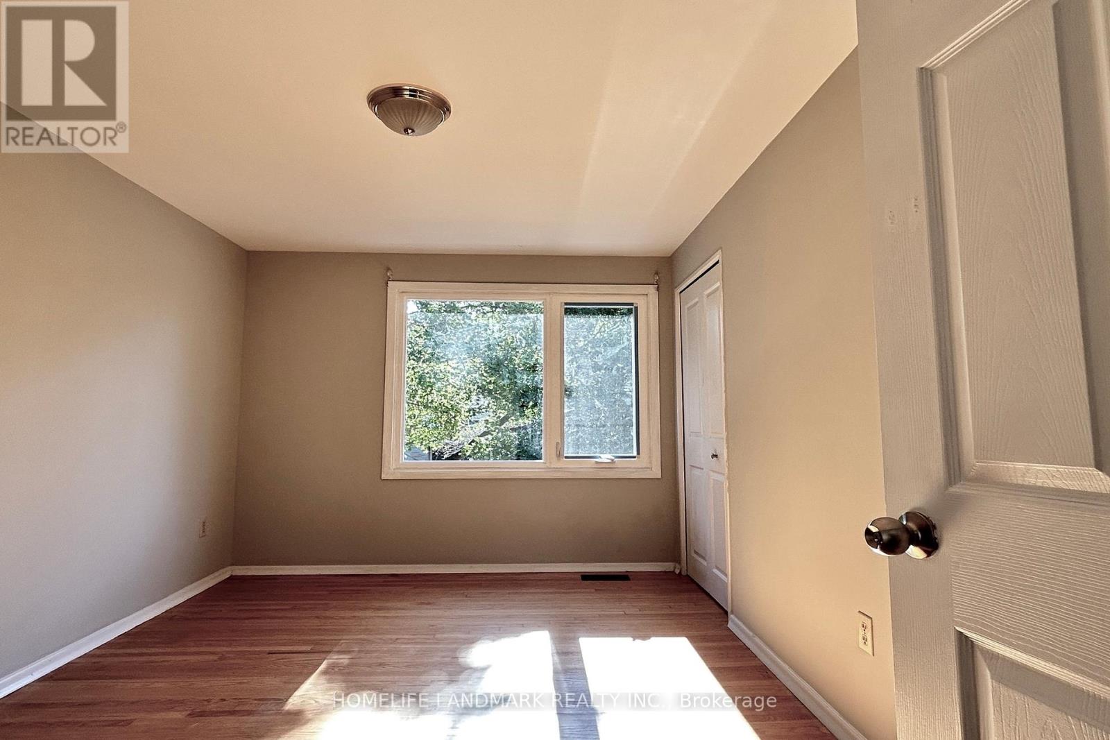 Photo 2 of 111 Drakefield Road, Markham ON
