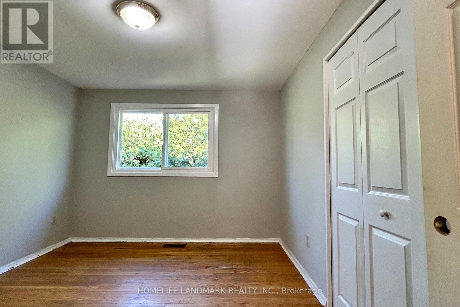 Photo 19 of 111 Drakefield Road, Markham ON