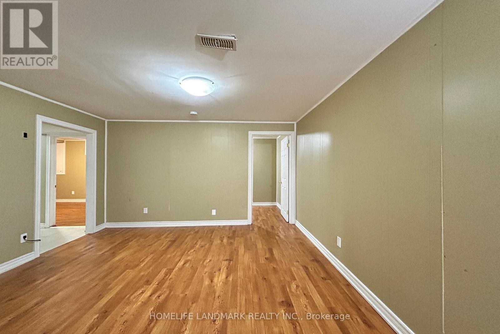Photo 23 of 111 Drakefield Road, Markham ON