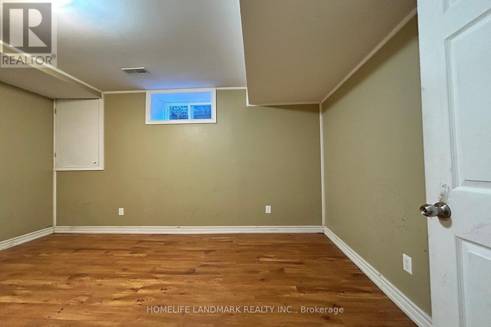 Photo 16 of 111 Drakefield Road, Markham ON