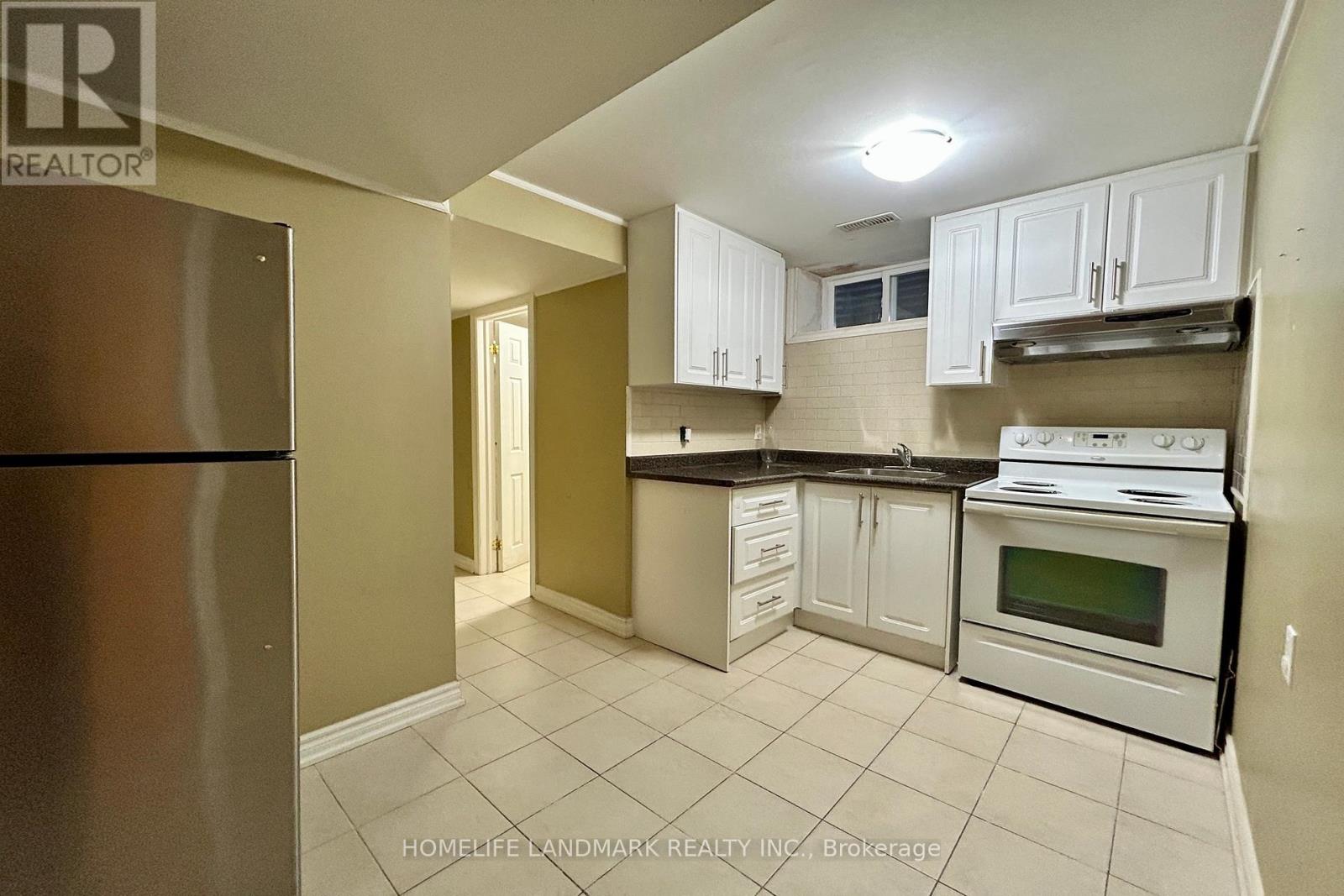 Photo 5 of 111 Drakefield Road, Markham ON