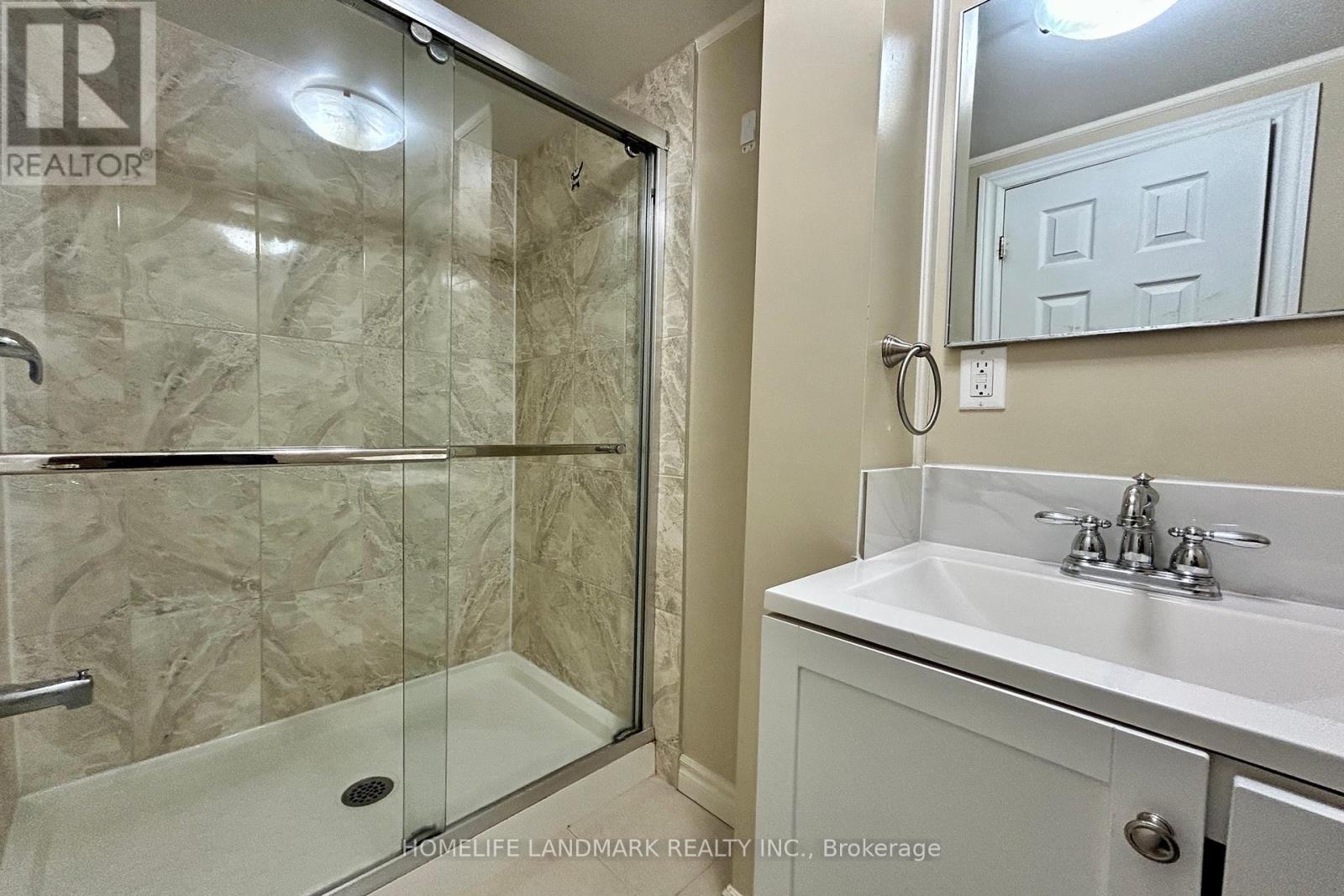 Photo 13 of 111 Drakefield Road, Markham ON