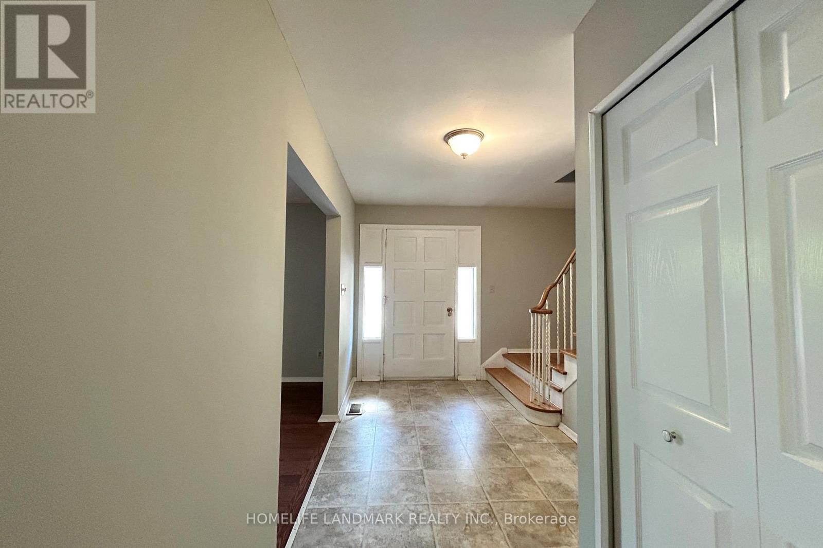 Photo 3 of 111 Drakefield Road, Markham ON