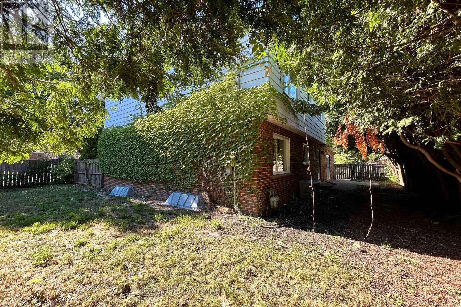 Photo 29 of 111 Drakefield Road, Markham ON