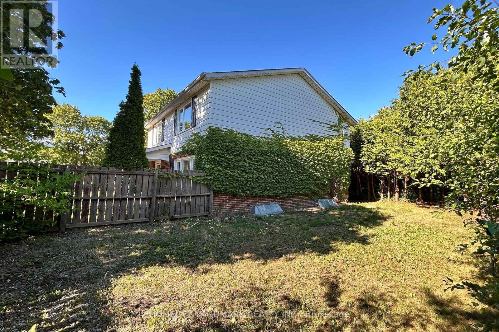 Photo 8 of 111 Drakefield Road, Markham ON